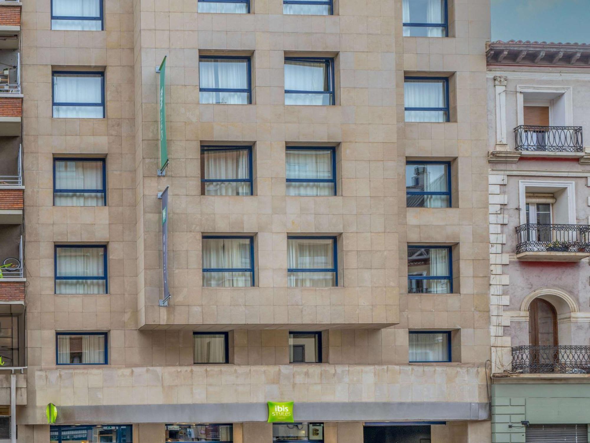 Отель Ibis Styles Zaragoza Ramiro I Экстерьер фото