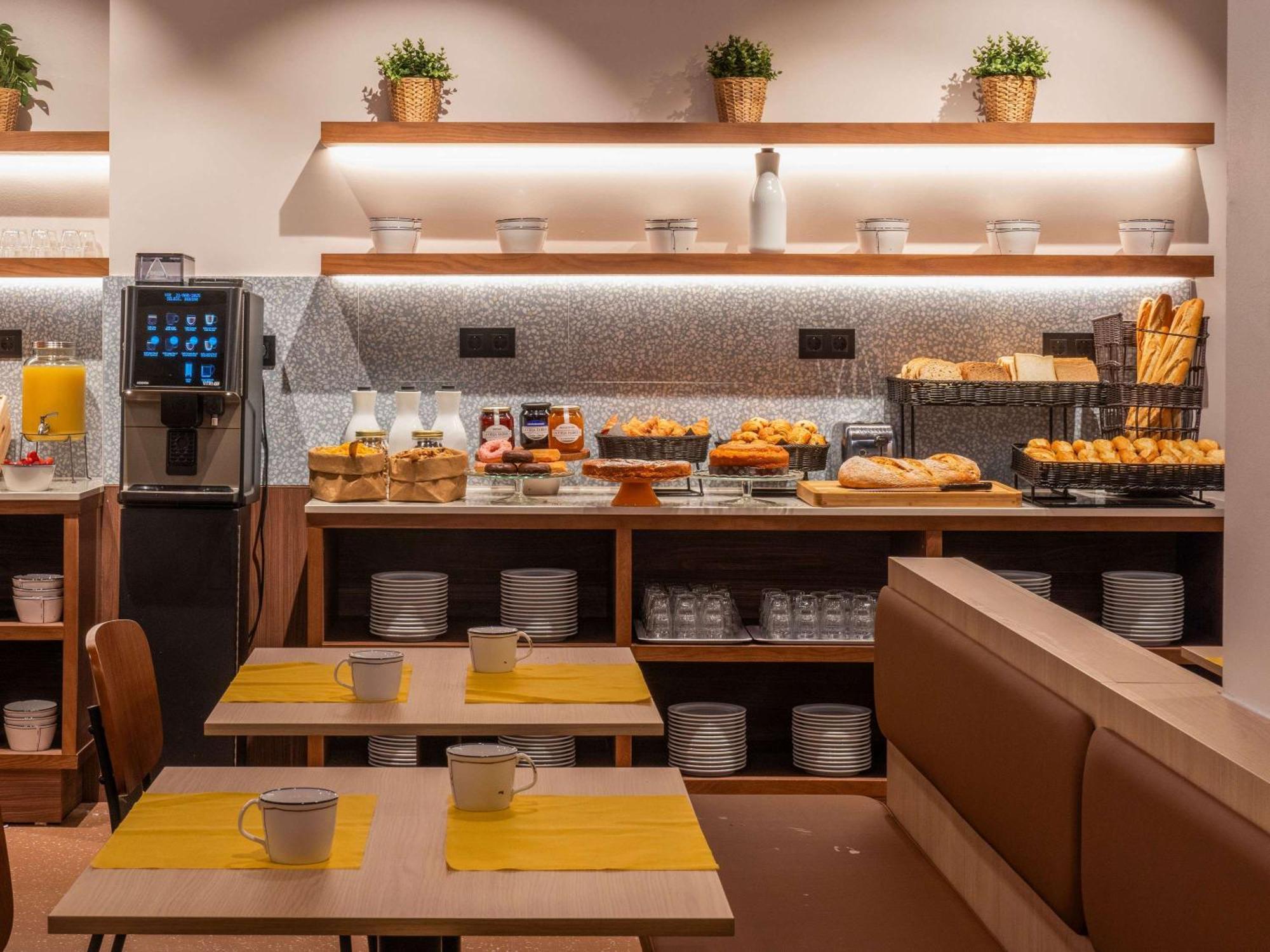 Отель Ibis Styles Zaragoza Ramiro I Экстерьер фото