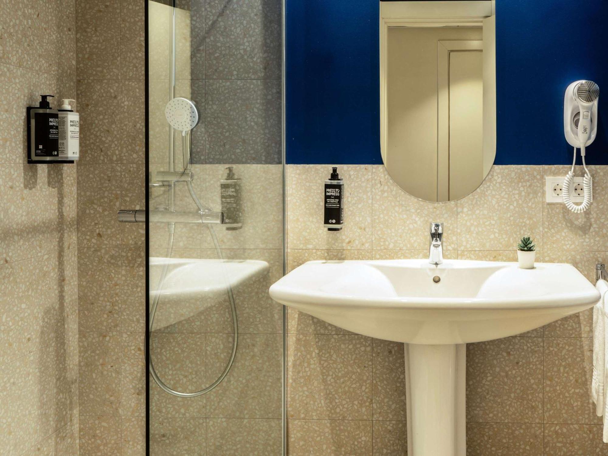Отель Ibis Styles Zaragoza Ramiro I Экстерьер фото