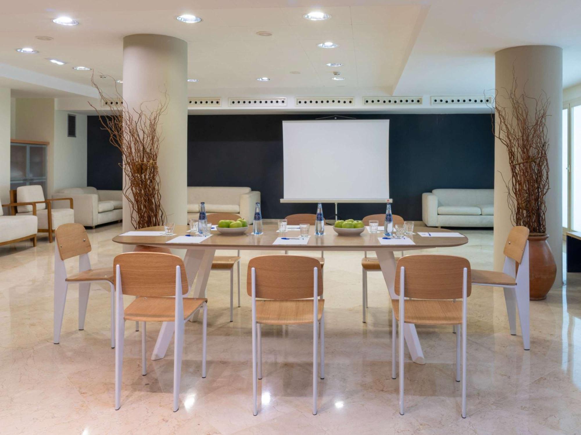 Отель Ibis Styles Zaragoza Ramiro I Экстерьер фото
