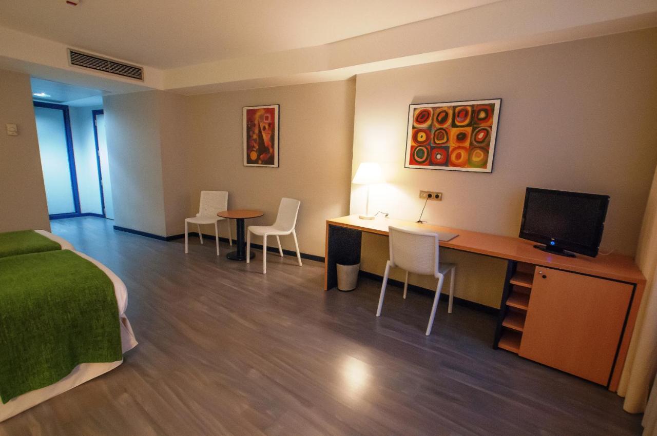 Отель Ibis Styles Zaragoza Ramiro I Номер фото